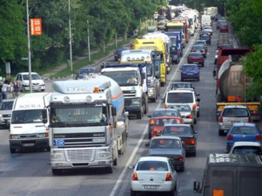 Dispută între transportatori. Ştefănescu, atac la Hagiu: Peste tot există cozi de topor!